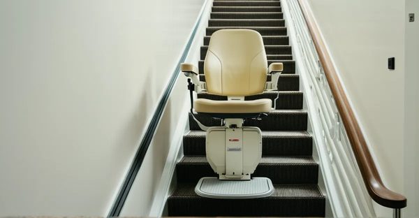 Entretien régulier pour un monte-escalier droit : optimisez sa longévité